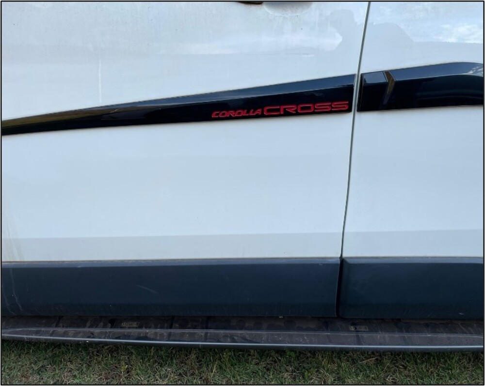 galeria FRISO LATERAL PRETO E VERMELHO