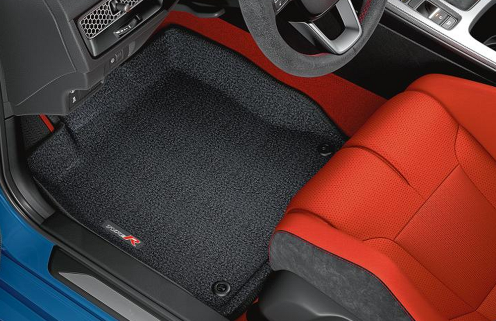 galeria TAPETE DE CARPETE COM BORDAS ELEVADAS