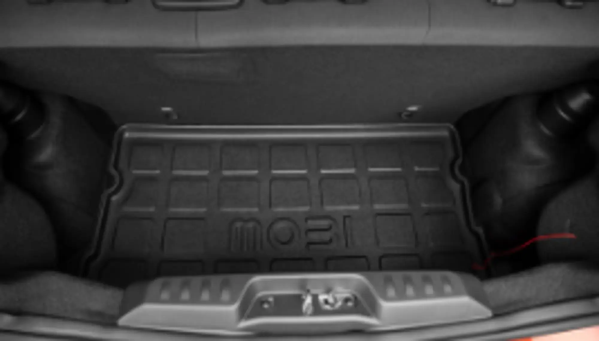 Tapete Porta Malas Com Bordas Elevadas Mobi