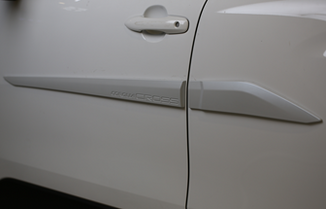 FRISO LATERAL BRANCO PEROLA