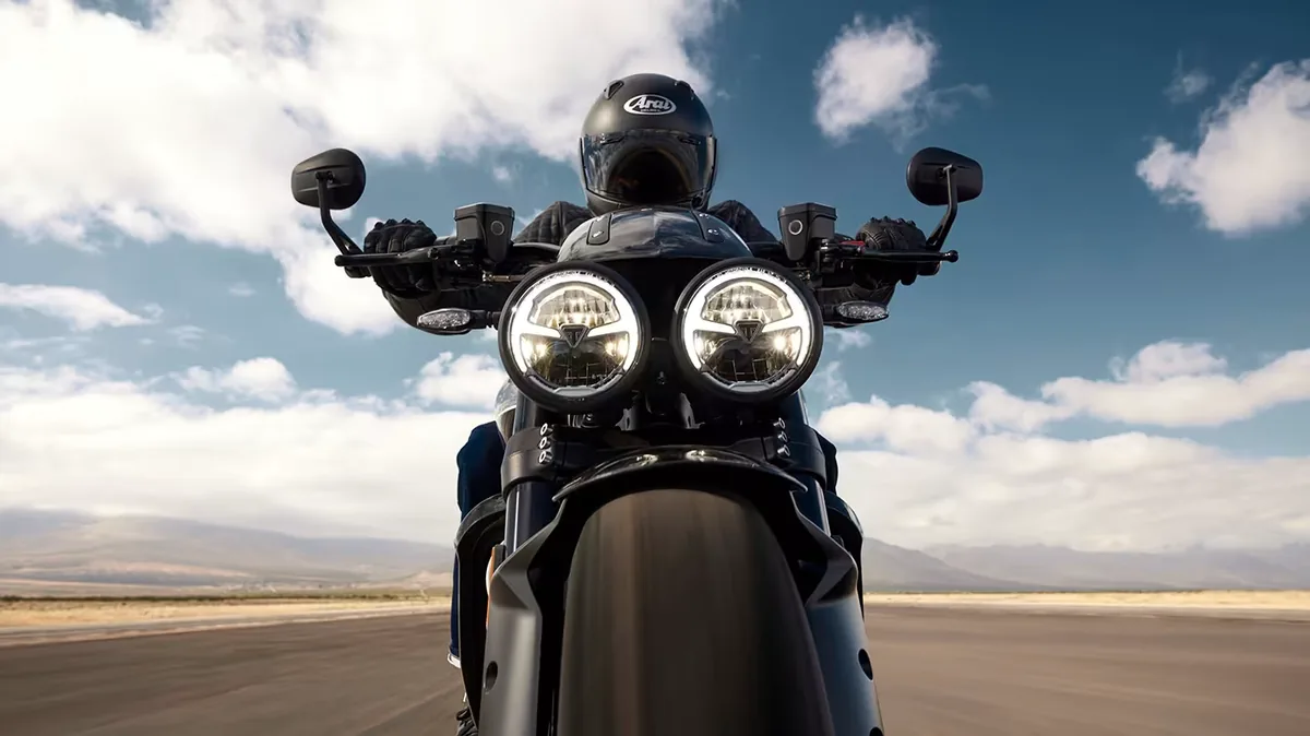 Detalhe da Triumph Rocket 3 Storm destacando componentes que demandam atenção na manutenção de moto