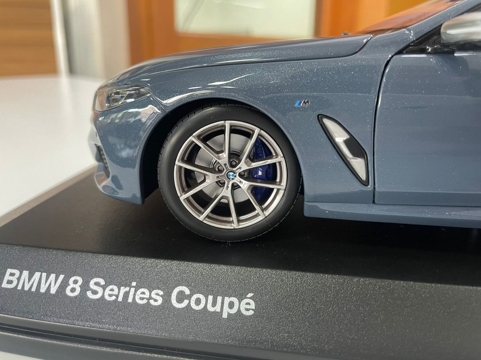 galeria Miniatura BMW M850 1:18