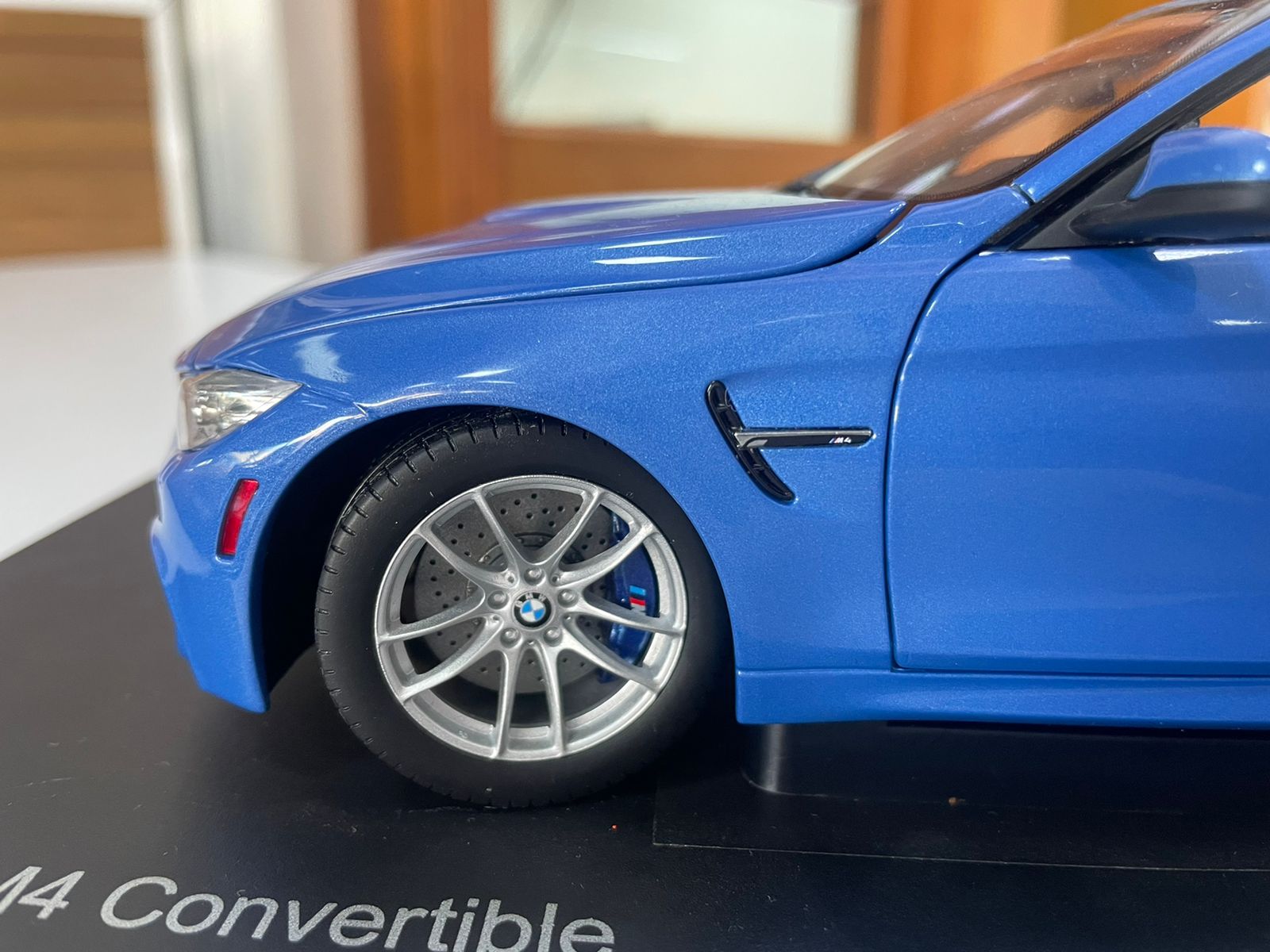 galeria Miniatura BMW M4 1:18