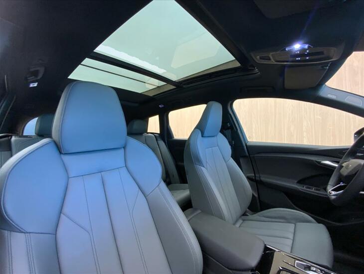 galeria Q6 E-TRON