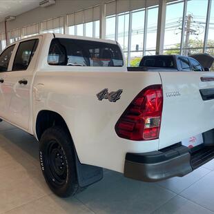 Toyota HILUX 2.8 D-4D TURBO DIESEL CD POWER PACK 4X4 MANUAL