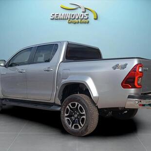 Toyota HILUX 2.8 D-4D TURBO DIESEL CD SRX PLUS 4X4 AUTOMÁTICO