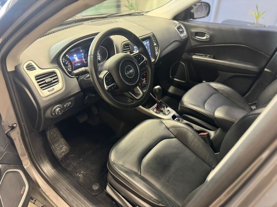 Jeep Compass 10