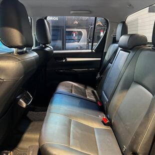 Toyota HILUX 2.8 D-4D TURBO DIESEL CD SRX 4X4 AUTOMÁTICO