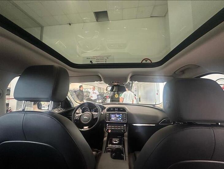 galeria F-PACE