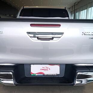 Toyota HILUX 2.8 D-4D TURBO DIESEL CD SRX 4X4 AUTOMÁTICO