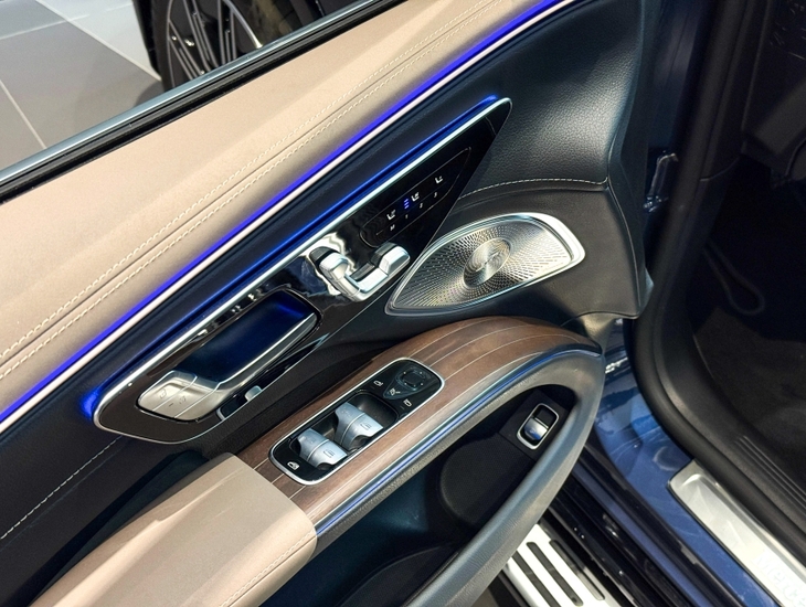 galeria EQS 450+ SUV