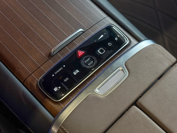 galeria EQS 450+ SUV
