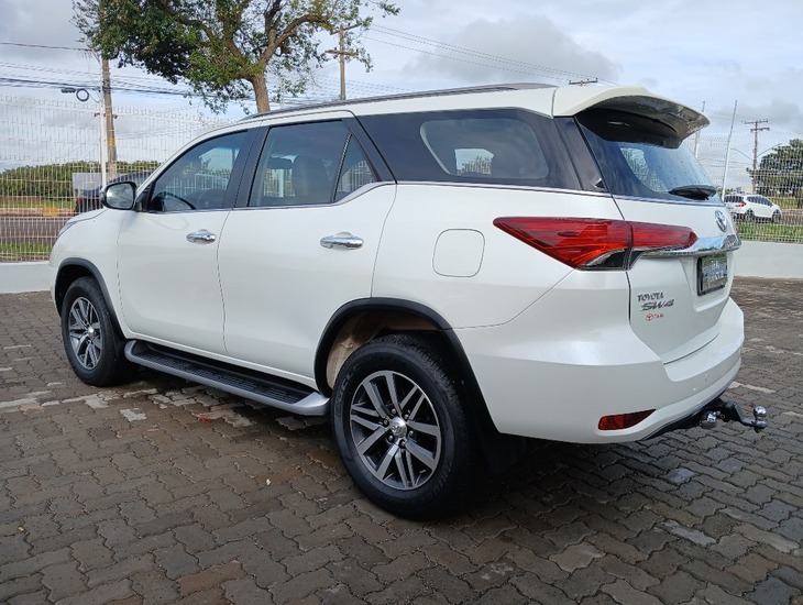 galeria HILUX SW4