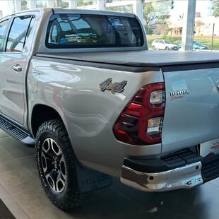 Toyota HILUX 2.8 D-4D TURBO DIESEL CD SRX 4X4 AUTOMÁTICO