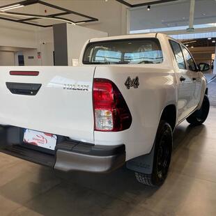 Toyota HILUX 2.8 D-4D TURBO DIESEL CD POWER PACK 4X4 AUTOMÁTICO