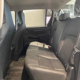 Toyota HILUX 2.8 D-4D TURBO DIESEL CD POWER PACK 4X4 AUTOMÁTICO