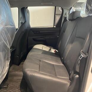 Toyota HILUX 2.8 D-4D TURBO DIESEL CD POWER PACK 4X4 AUTOMÁTICO