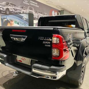 Toyota HILUX 2.8 D-4D TURBO DIESEL CD SRX PLUS 4X4 AUTOMÁTICO