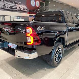 Toyota HILUX 2.8 D-4D TURBO DIESEL CD SRX 4X4 AUTOMÁTICO