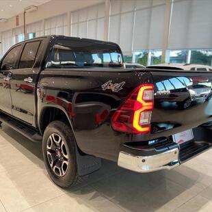 Toyota HILUX 2.8 D-4D TURBO DIESEL CD SRX 4X4 AUTOMÁTICO