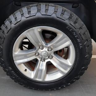 Ram CLASSIC 5.7 V8 GASOLINA LARAMIE CD 4X4 AUTOMÁTICO