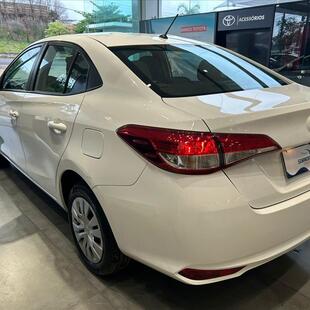 Toyota YARIS 1.5 16V FLEX SEDAN XL LIVE MULTIDRIVE