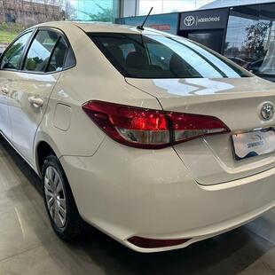 Toyota YARIS 1.5 16V FLEX SEDAN XL LIVE MULTIDRIVE