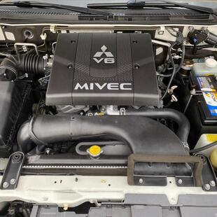 Mitsubishi PAJERO FULL 3.8 HPE 4X4 V6 24V GASOLINA 4P AUTOMÁTICO