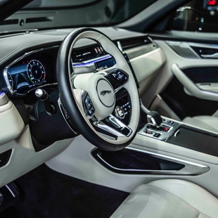 Jaguar F-Pace 2.0 R-Dynamic SE 404cv (Híbrido)