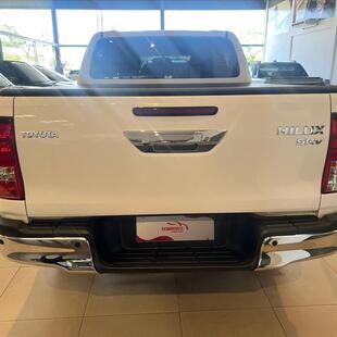 Toyota HILUX 2.8 D-4D TURBO DIESEL CD SRV 4X4 AUTOMÁTICO