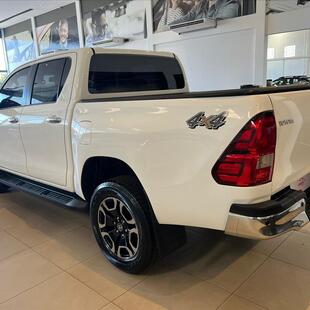 Toyota HILUX 2.8 D-4D TURBO DIESEL CD SRV 4X4 AUTOMÁTICO
