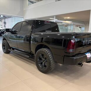 Ram CLASSIC 5.7 V8 GASOLINA LARAMIE NIGHT EDITION CD 4X4 AUTOMÁTICO