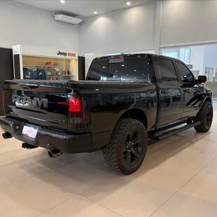 Ram CLASSIC 5.7 V8 GASOLINA LARAMIE NIGHT EDITION CD 4X4 AUTOMÁTICO