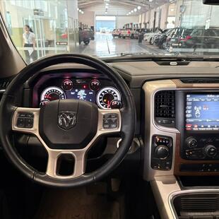 Ram CLASSIC 5.7 V8 GASOLINA LARAMIE NIGHT EDITION CD 4X4 AUTOMÁTICO