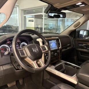 Ram CLASSIC 5.7 V8 GASOLINA LARAMIE NIGHT EDITION CD 4X4 AUTOMÁTICO