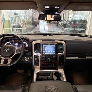 Ram CLASSIC 5.7 V8 GASOLINA LARAMIE NIGHT EDITION CD 4X4 AUTOMÁTICO