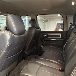 Ram CLASSIC 5.7 V8 GASOLINA LARAMIE NIGHT EDITION CD 4X4 AUTOMÁTICO