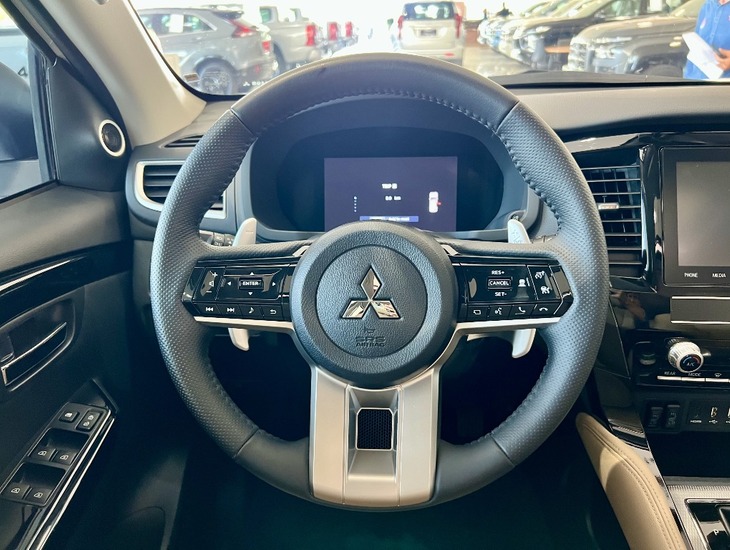 galeria PAJERO SPORT