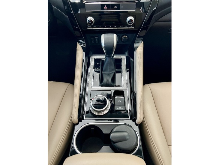 galeria PAJERO SPORT