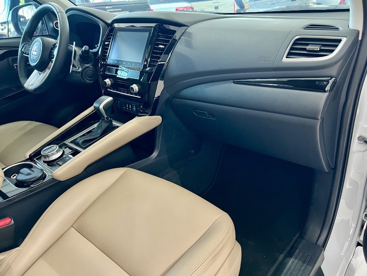 galeria PAJERO SPORT