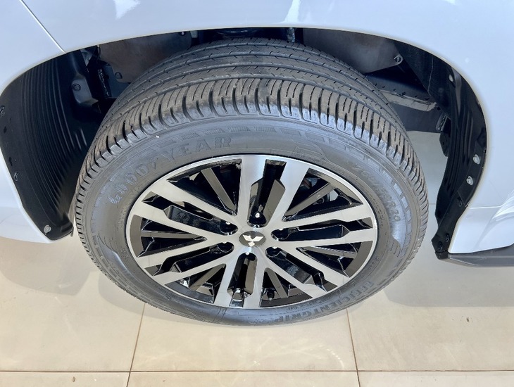 galeria PAJERO SPORT