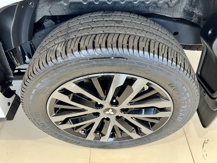 galeria PAJERO SPORT