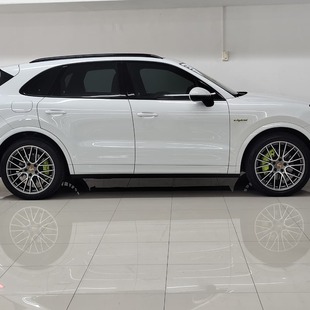 Porsche Cayenne 3.0 E-Hybrid Platinum Edition AT