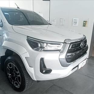 Toyota HILUX 2.8 D-4D TURBO DIESEL CD SRX 4X4 AUTOMÁTICO