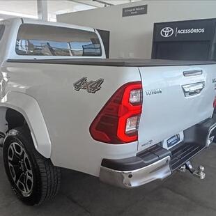 Toyota HILUX 2.8 D-4D TURBO DIESEL CD SRX 4X4 AUTOMÁTICO
