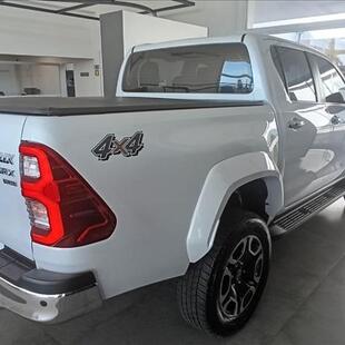 Toyota HILUX 2.8 D-4D TURBO DIESEL CD SRX 4X4 AUTOMÁTICO