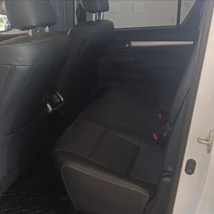 Toyota HILUX 2.8 D-4D TURBO DIESEL CD SRX 4X4 AUTOMÁTICO