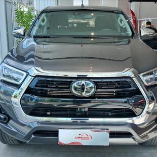 Toyota HILUX 2.8 D-4D TURBO DIESEL CD SRX PLUS 4X4 AUTOMÁTICO