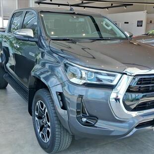 Toyota HILUX 2.8 D-4D TURBO DIESEL CD SRX PLUS 4X4 AUTOMÁTICO