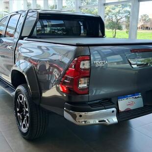 Toyota HILUX 2.8 D-4D TURBO DIESEL CD SRX PLUS 4X4 AUTOMÁTICO
